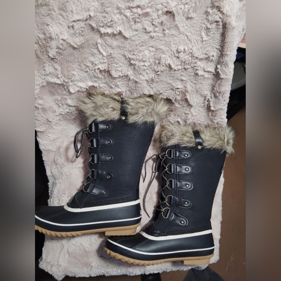 LIKE NEW!! JBU, Ella, Waterproof Faux Fur-Trimmed Winter Boots. Size 9 - Picture 10 of 14